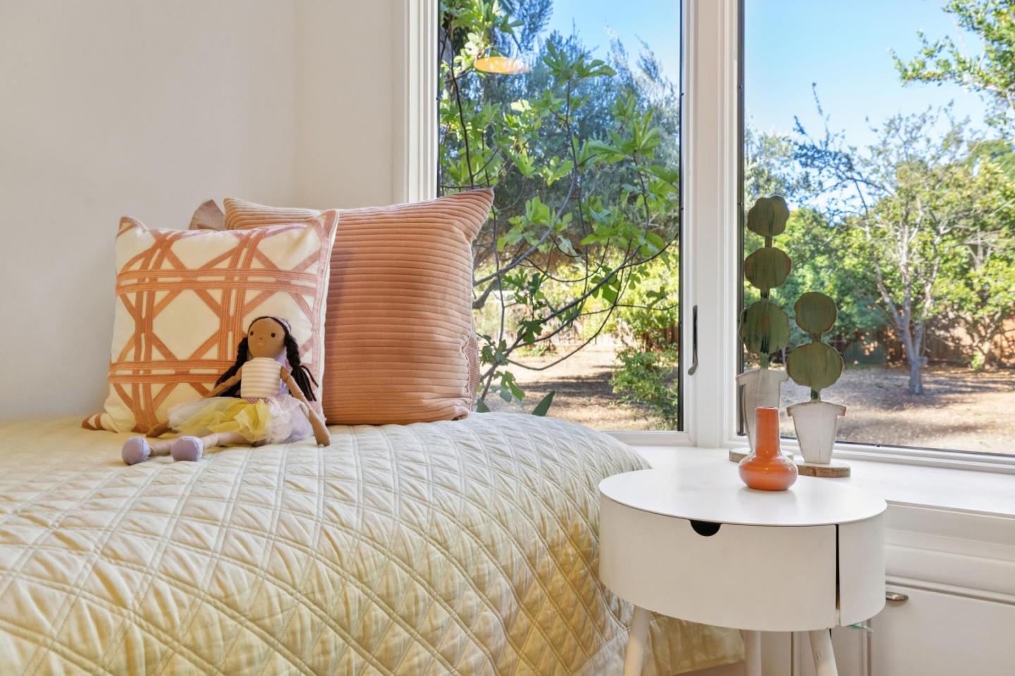 Detail Gallery Image 36 of 42 For 130 Garland Way, Los Altos,  CA 94022 - 5 Beds | 2/1 Baths