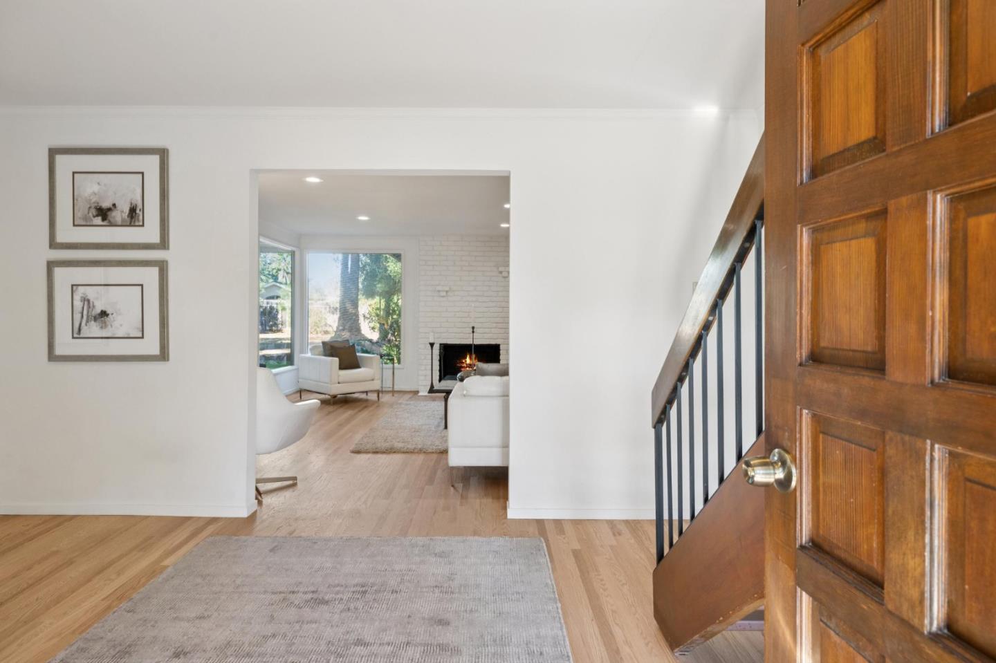 Detail Gallery Image 7 of 42 For 130 Garland Way, Los Altos,  CA 94022 - 5 Beds | 2/1 Baths