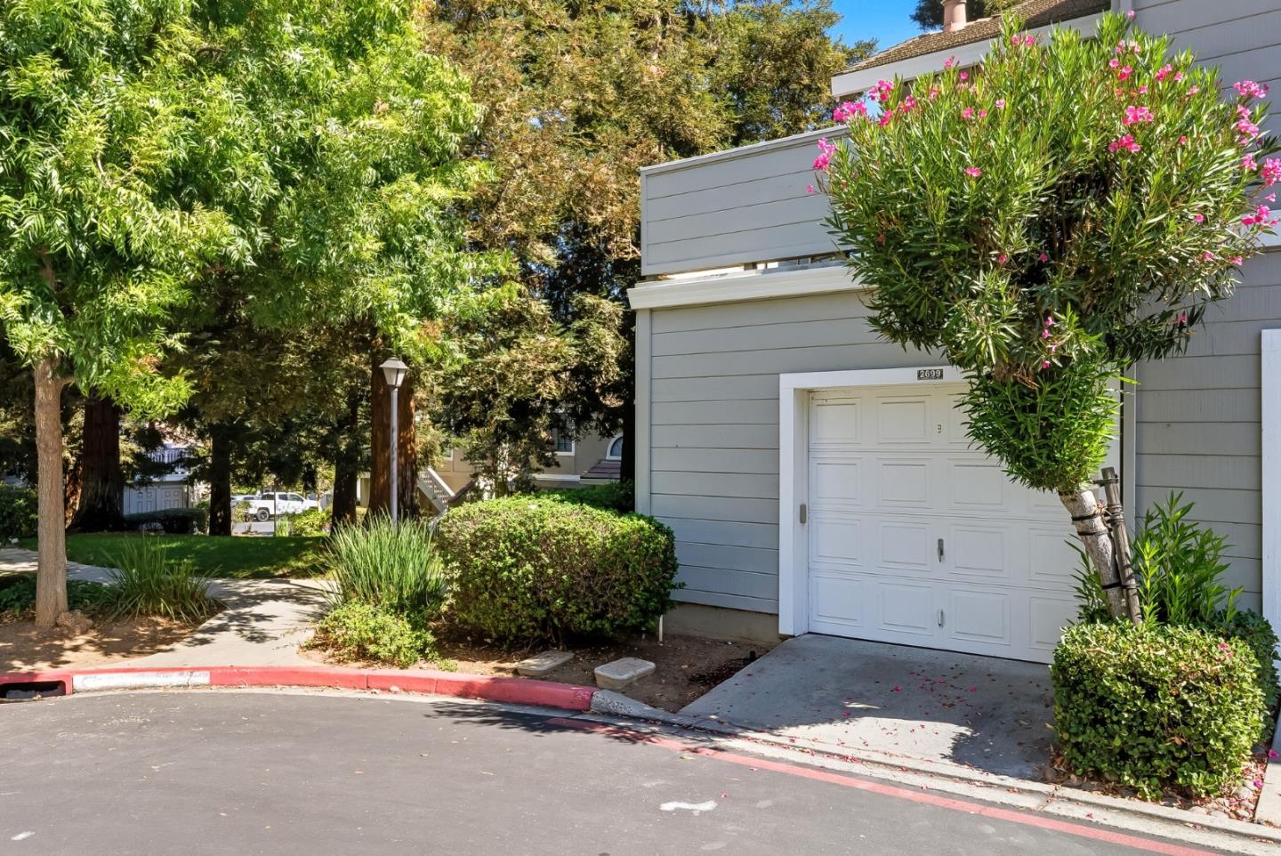 Detail Gallery Image 3 of 36 For 2699 Yerba Cliff Ct, San Jose,  CA 95121 - 2 Beds | 2 Baths
