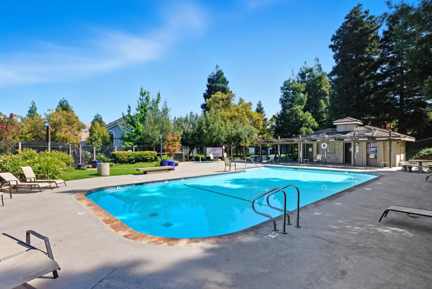 Detail Gallery Image 30 of 36 For 2699 Yerba Cliff Ct, San Jose,  CA 95121 - 2 Beds | 2 Baths