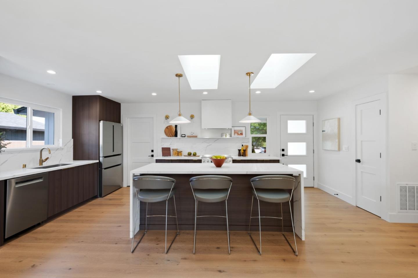 Detail Gallery Image 3 of 21 For 876 San Simeon Dr, Mountain View,  CA 94043 - 3 Beds | 2 Baths