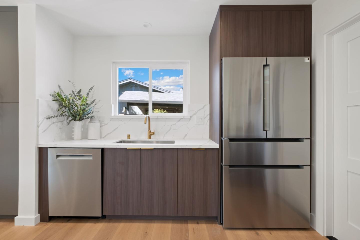 Detail Gallery Image 4 of 21 For 876 San Simeon Dr, Mountain View,  CA 94043 - 3 Beds | 2 Baths