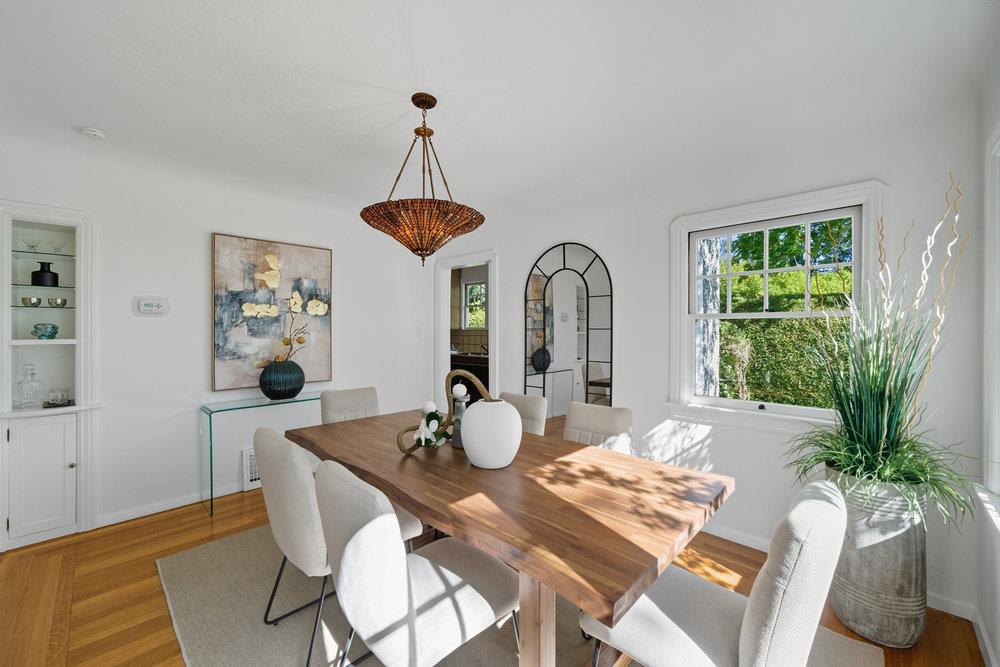 Detail Gallery Image 11 of 30 For 2399 South Ct, Palo Alto,  CA 94301 - 3 Beds | 2 Baths