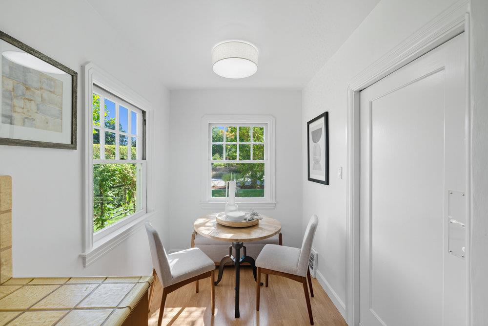 Detail Gallery Image 14 of 30 For 2399 South Ct, Palo Alto,  CA 94301 - 3 Beds | 2 Baths