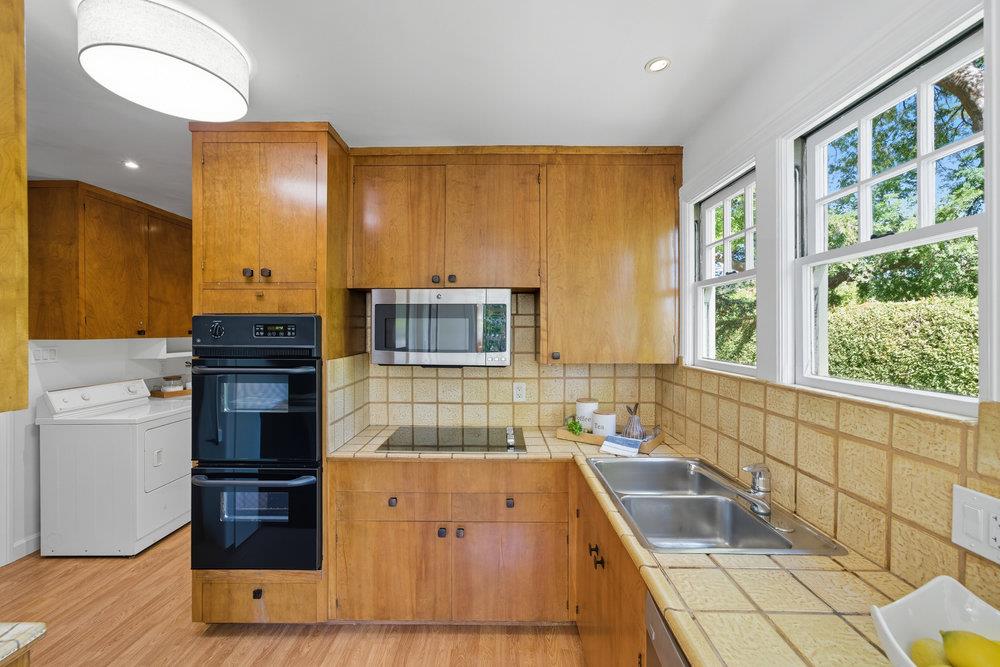 Detail Gallery Image 15 of 30 For 2399 South Ct, Palo Alto,  CA 94301 - 3 Beds | 2 Baths