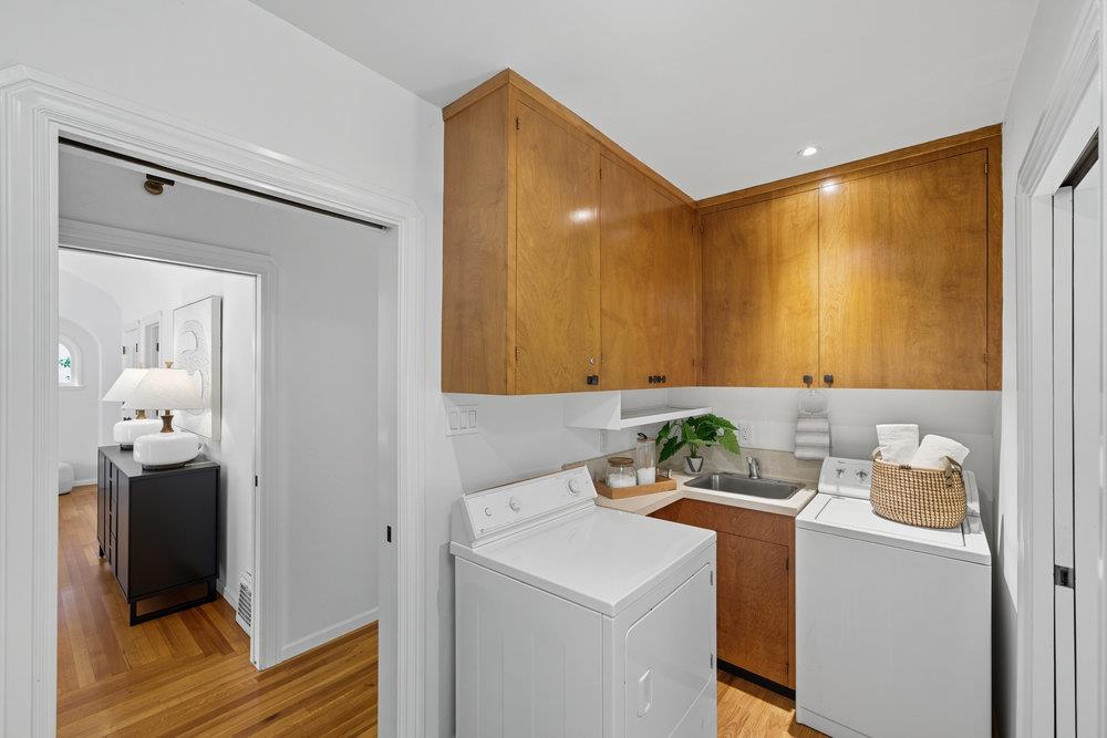 Detail Gallery Image 17 of 30 For 2399 South Ct, Palo Alto,  CA 94301 - 3 Beds | 2 Baths