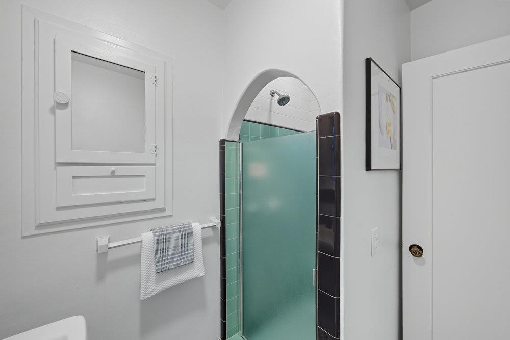 Detail Gallery Image 21 of 30 For 2399 South Ct, Palo Alto,  CA 94301 - 3 Beds | 2 Baths