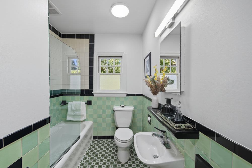 Detail Gallery Image 24 of 30 For 2399 South Ct, Palo Alto,  CA 94301 - 3 Beds | 2 Baths