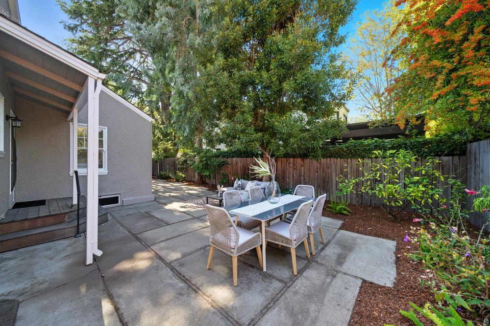 Detail Gallery Image 27 of 30 For 2399 South Ct, Palo Alto,  CA 94301 - 3 Beds | 2 Baths