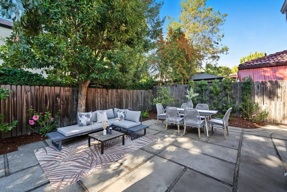 Detail Gallery Image 28 of 30 For 2399 South Ct, Palo Alto,  CA 94301 - 3 Beds | 2 Baths