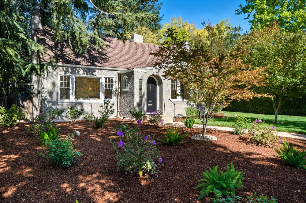 Detail Gallery Image 3 of 30 For 2399 South Ct, Palo Alto,  CA 94301 - 3 Beds | 2 Baths