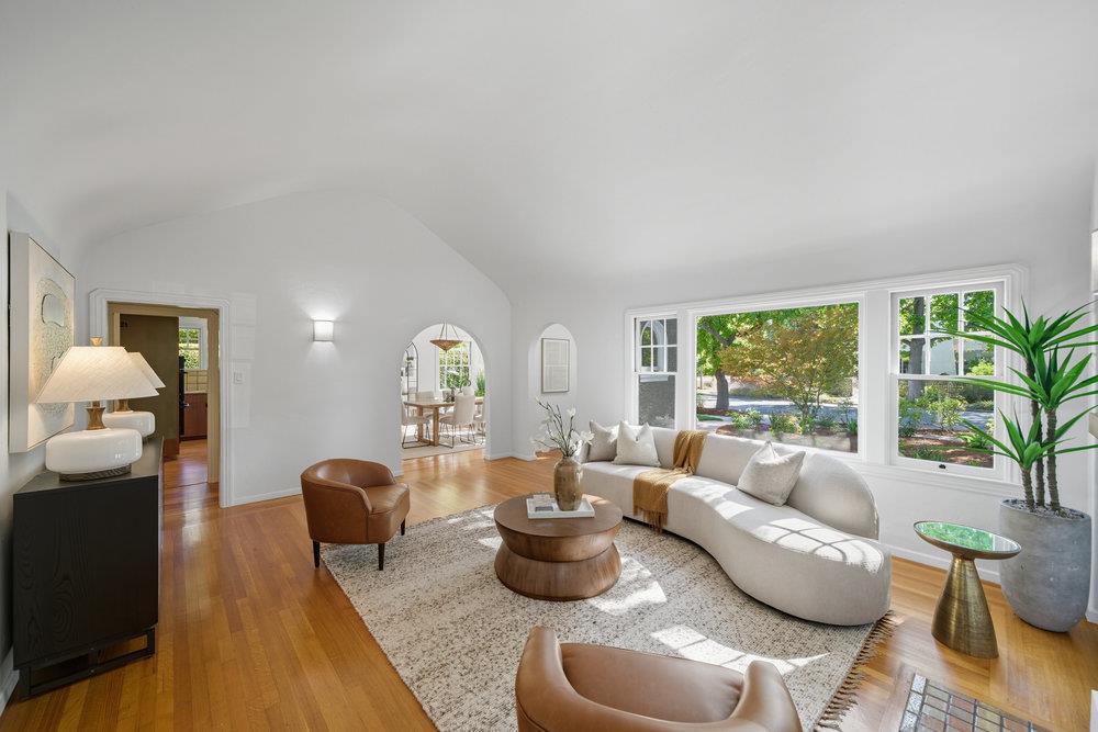 Detail Gallery Image 7 of 30 For 2399 South Ct, Palo Alto,  CA 94301 - 3 Beds | 2 Baths