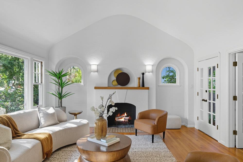Detail Gallery Image 8 of 30 For 2399 South Ct, Palo Alto,  CA 94301 - 3 Beds | 2 Baths