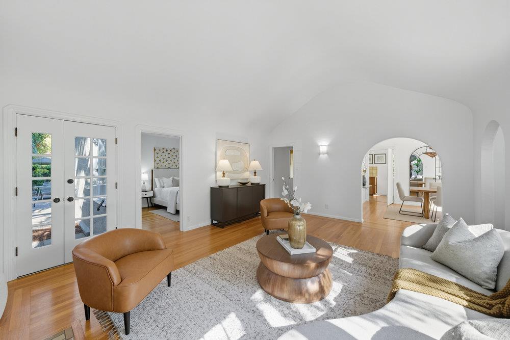 Detail Gallery Image 9 of 30 For 2399 South Ct, Palo Alto,  CA 94301 - 3 Beds | 2 Baths