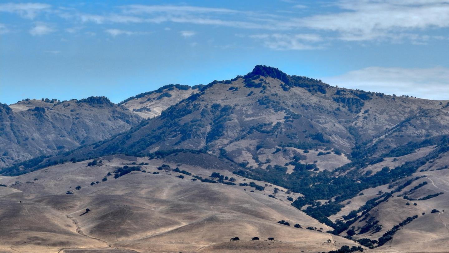 Detail Gallery Image 10 of 77 For 1080 Best Rd, Hollister,  CA 95023 - 3 Beds | 2 Baths