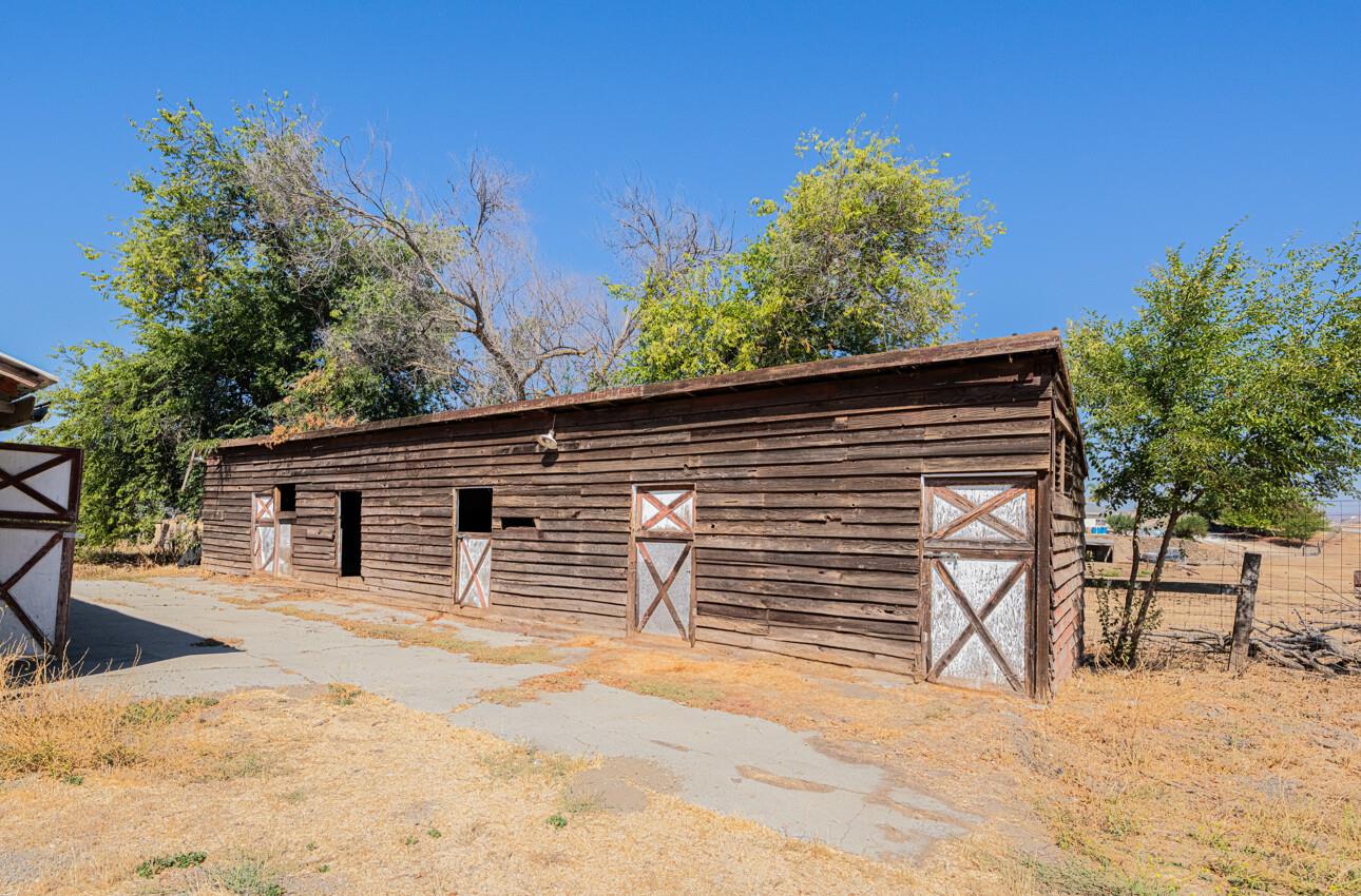 Detail Gallery Image 15 of 77 For 1080 Best Rd, Hollister,  CA 95023 - 3 Beds | 2 Baths