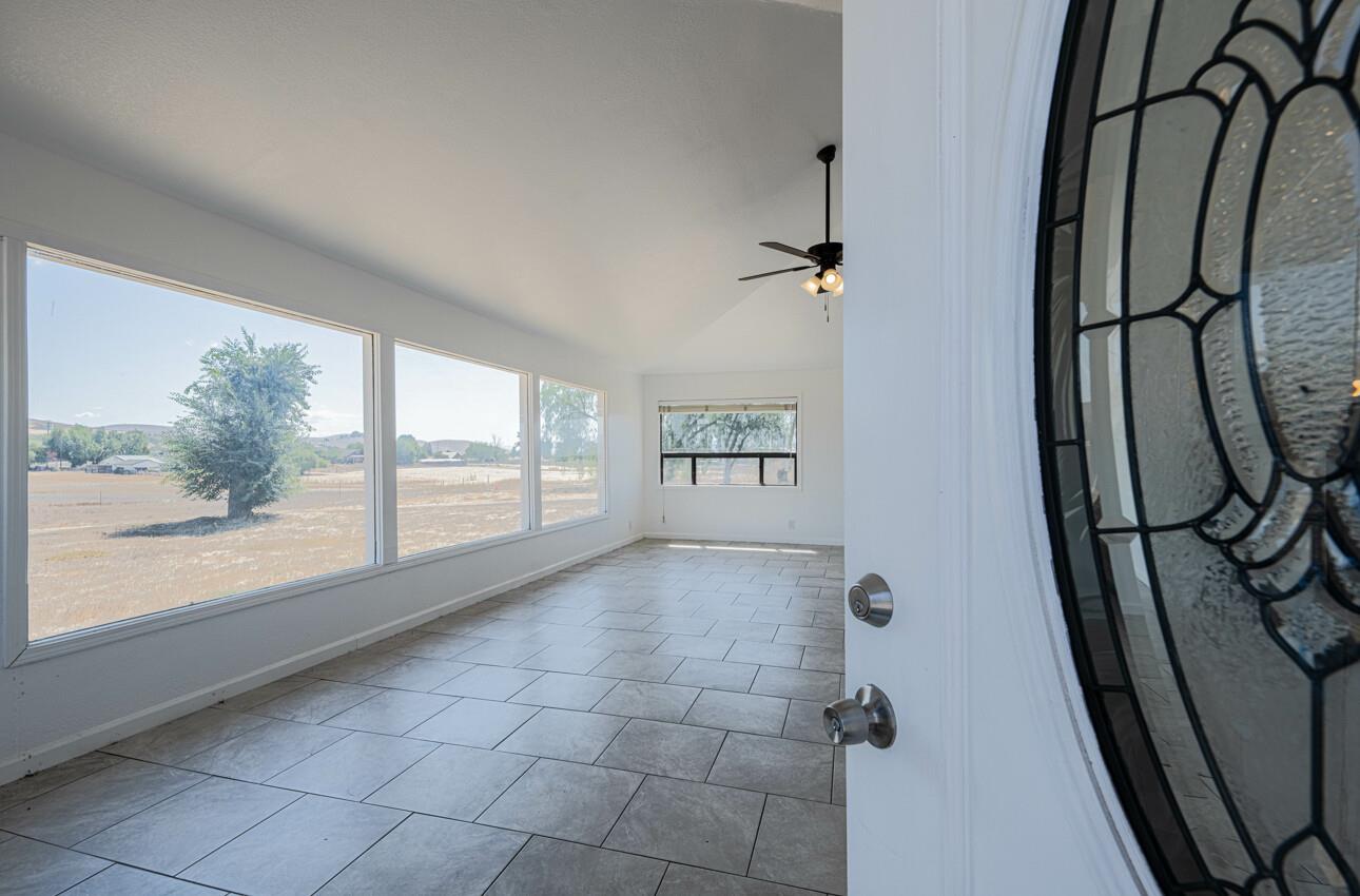 Detail Gallery Image 18 of 77 For 1080 Best Rd, Hollister,  CA 95023 - 3 Beds | 2 Baths
