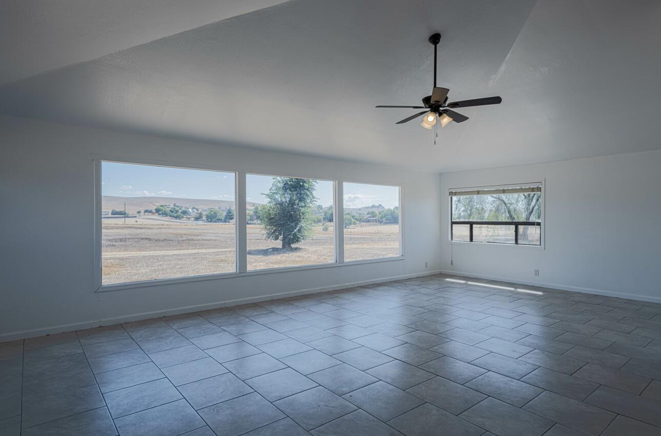 Detail Gallery Image 19 of 77 For 1080 Best Rd, Hollister,  CA 95023 - 3 Beds | 2 Baths