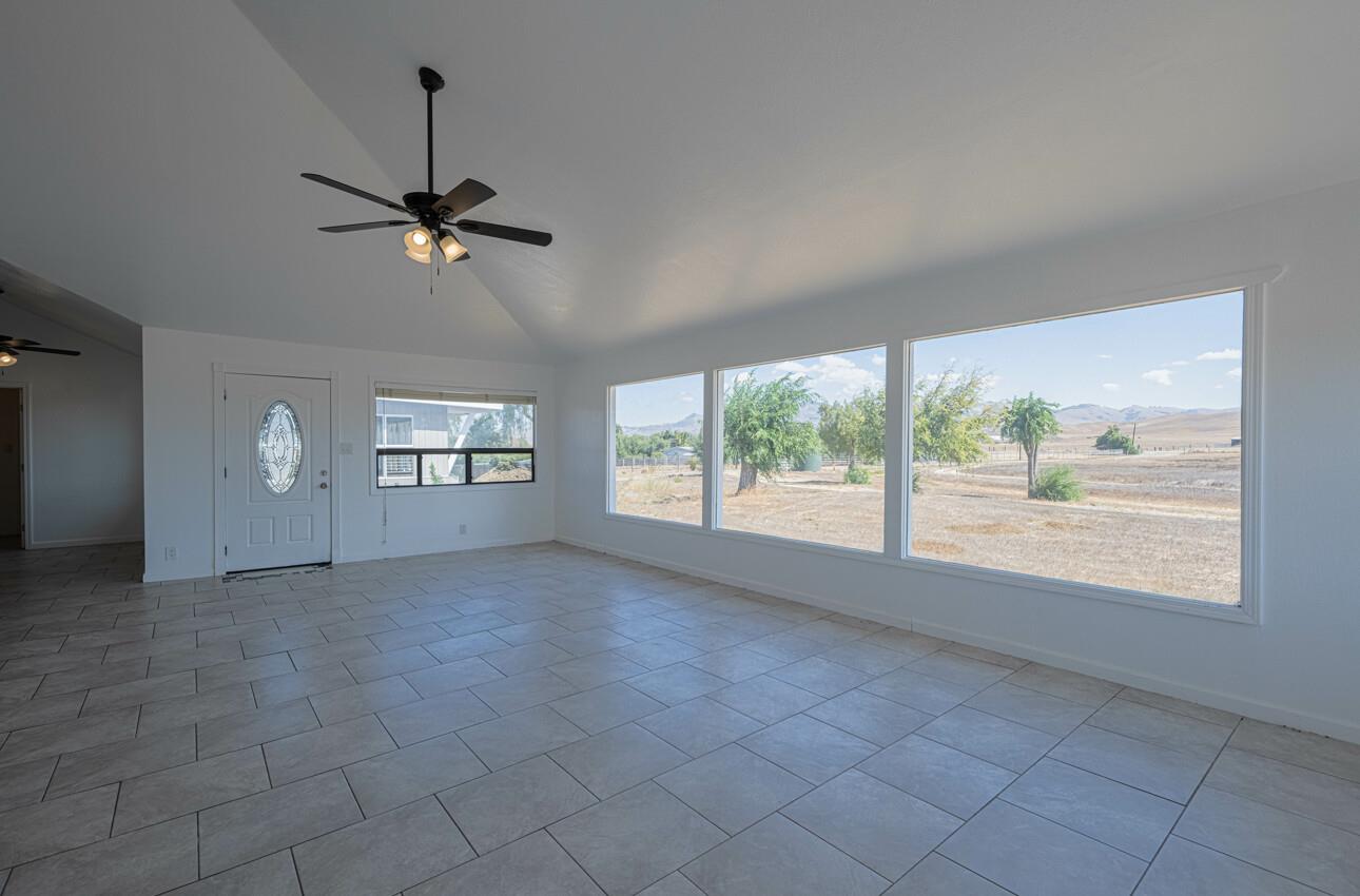 Detail Gallery Image 21 of 77 For 1080 Best Rd, Hollister,  CA 95023 - 3 Beds | 2 Baths