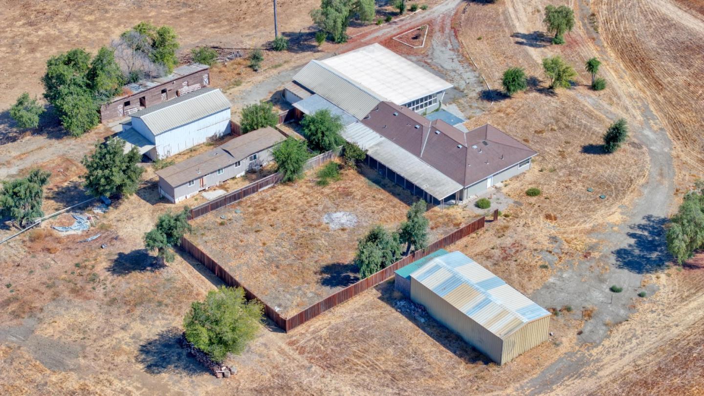 Detail Gallery Image 4 of 77 For 1080 Best Rd, Hollister,  CA 95023 - 3 Beds | 2 Baths