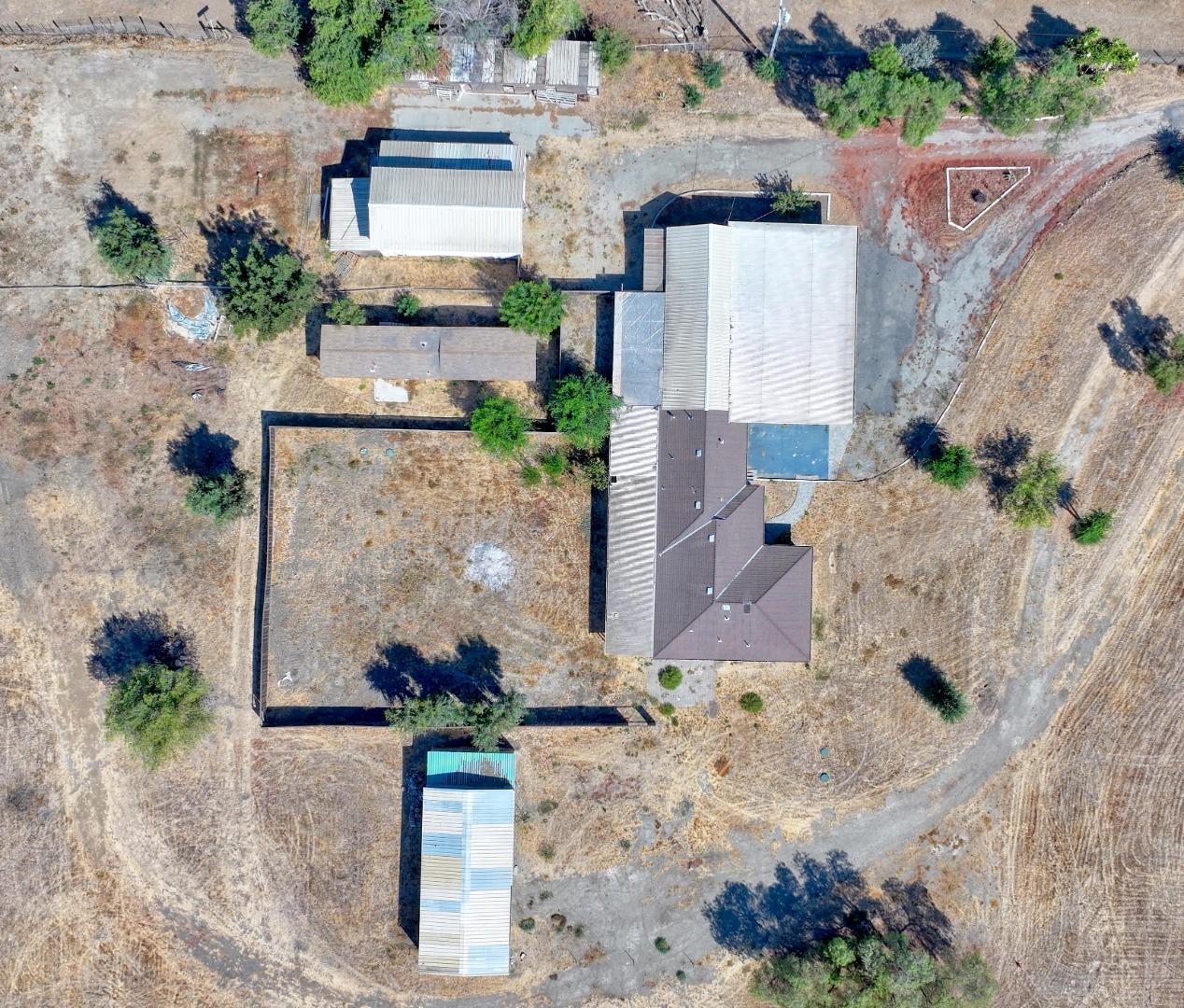 Detail Gallery Image 7 of 77 For 1080 Best Rd, Hollister,  CA 95023 - 3 Beds | 2 Baths