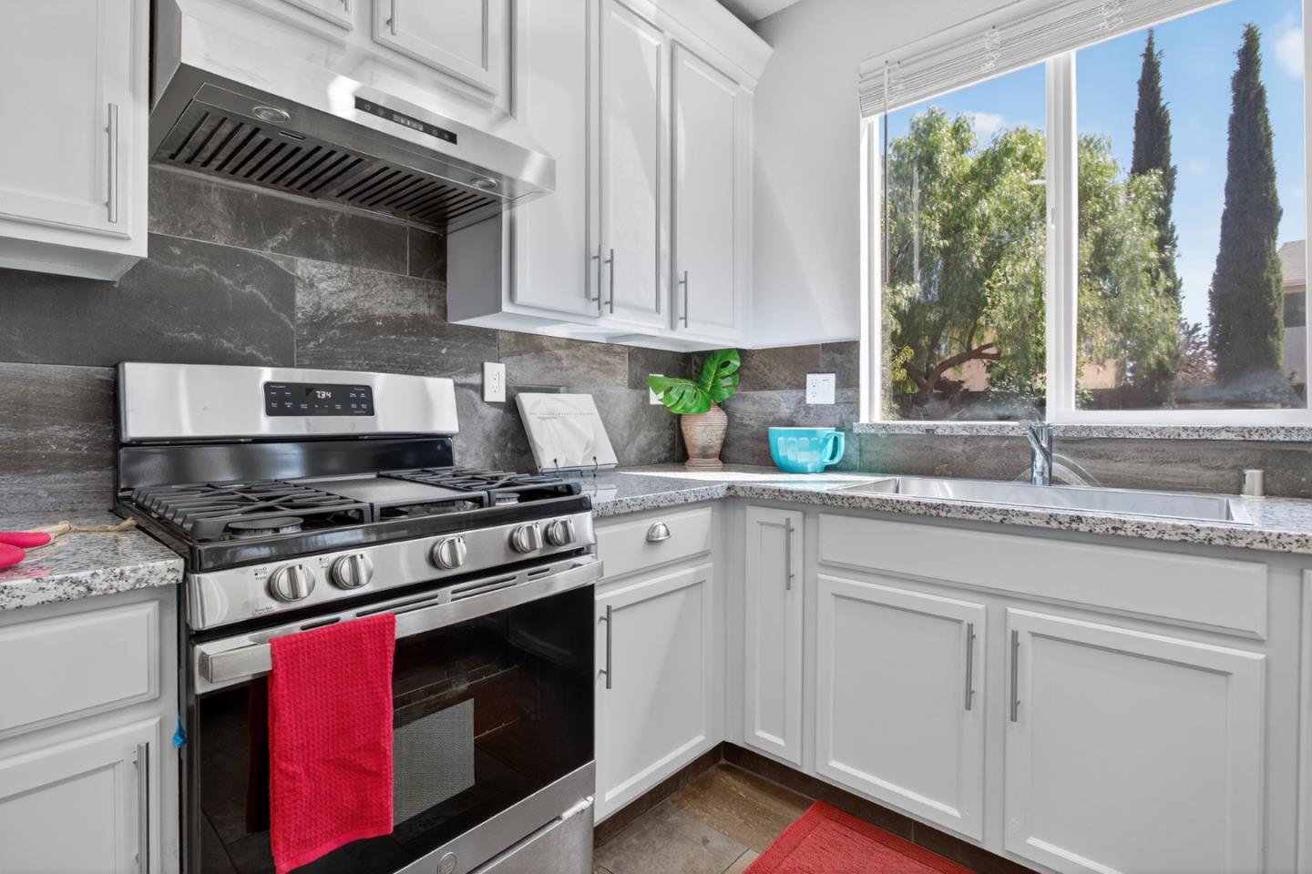 Detail Gallery Image 10 of 70 For 2330 Pinetown St, Stockton,  CA 95212 - 5 Beds | 3 Baths