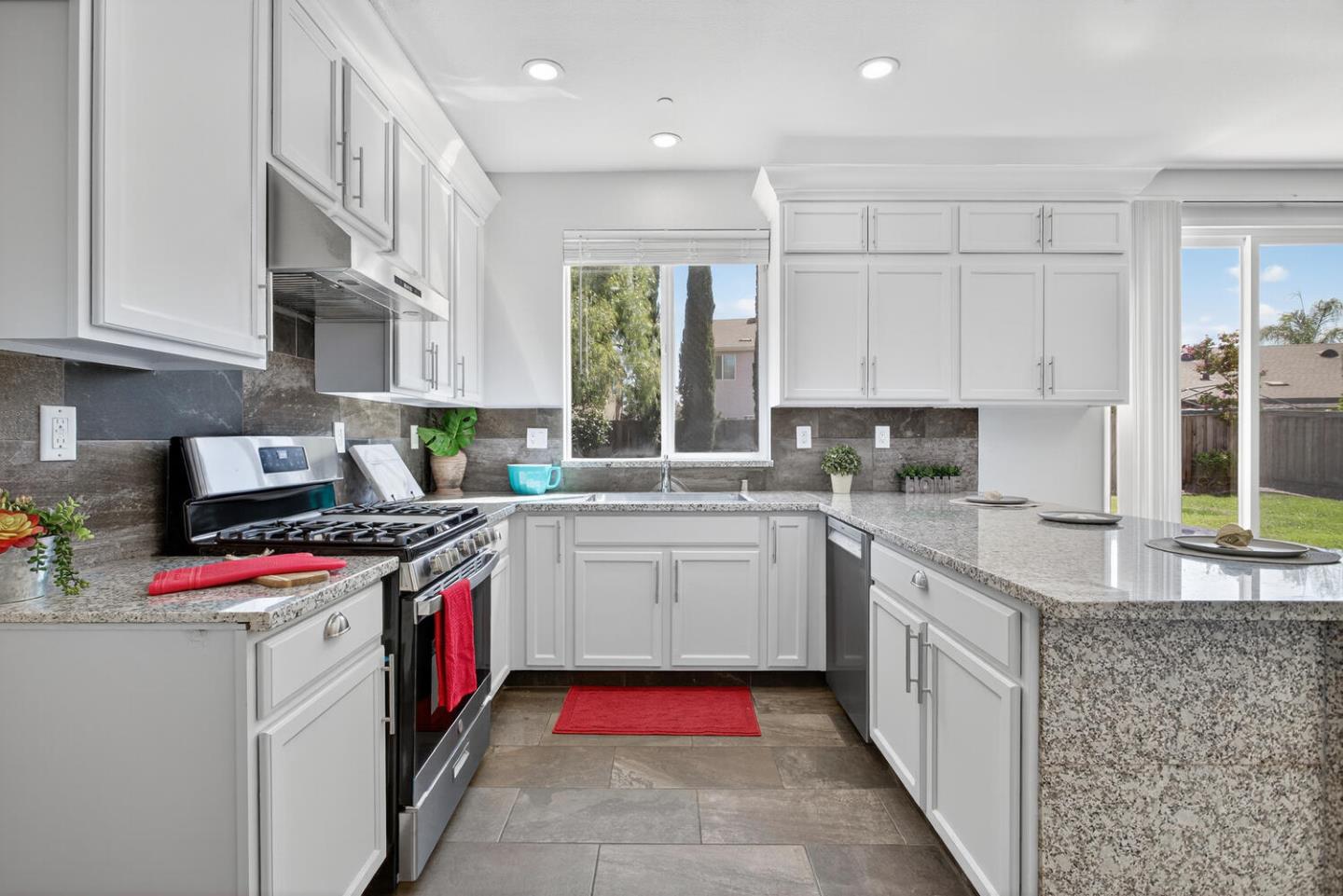 Detail Gallery Image 3 of 70 For 2330 Pinetown St, Stockton,  CA 95212 - 5 Beds | 3 Baths