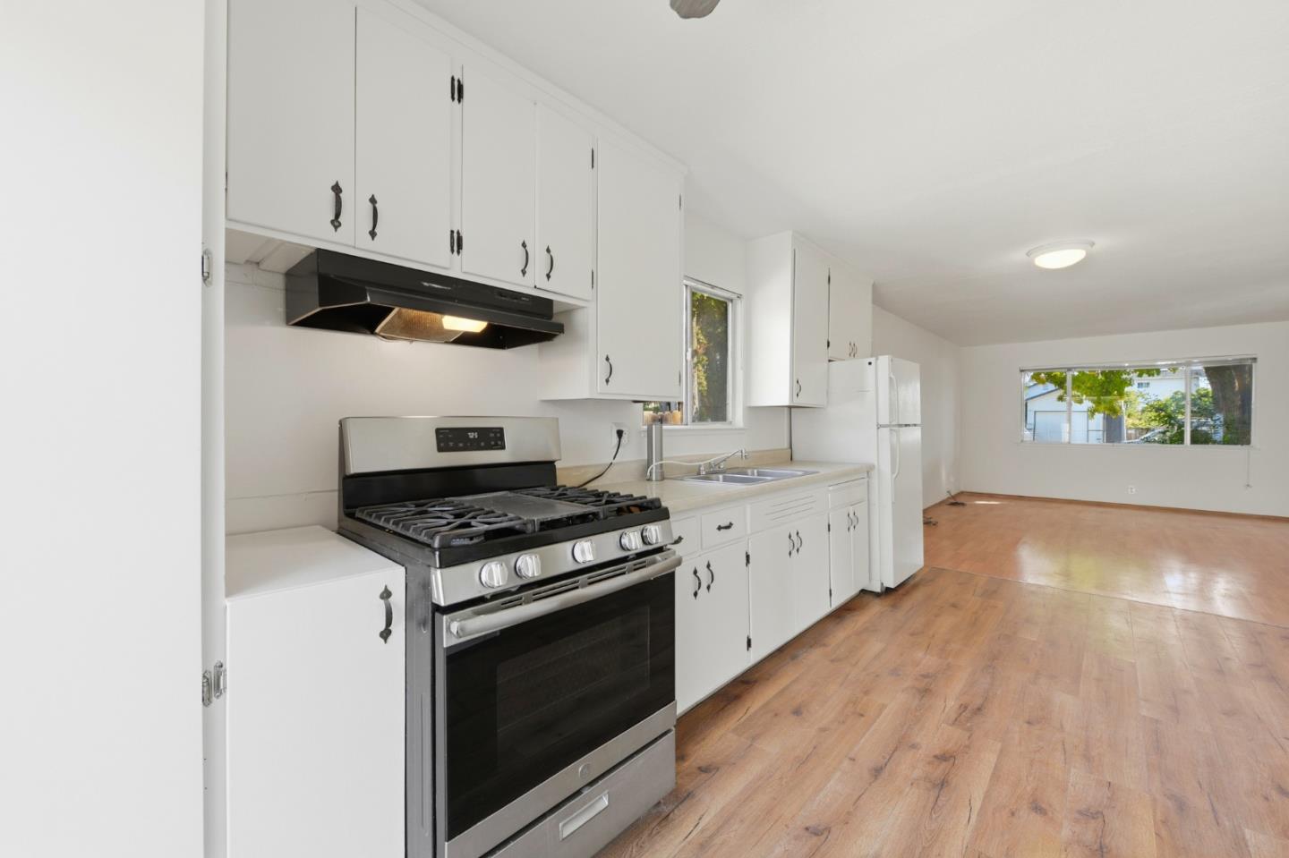 Detail Gallery Image 11 of 31 For 603 Warrington Ave, Redwood City,  CA 94063 - 3 Beds | 1 Baths