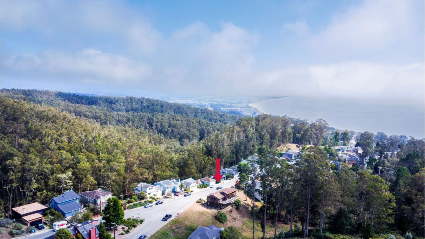 Detail Gallery Image 2 of 13 For 563 El Granada Blvd, Half Moon Bay,  CA 94019 - 3 Beds | 2/1 Baths