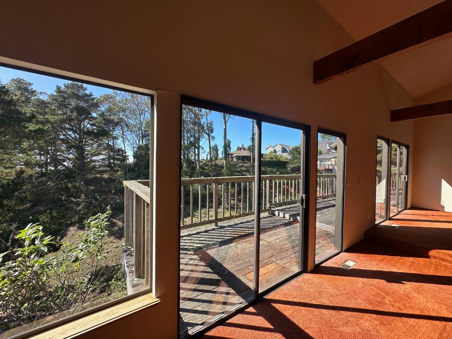 Detail Gallery Image 6 of 13 For 563 El Granada Blvd, Half Moon Bay,  CA 94019 - 3 Beds | 2/1 Baths