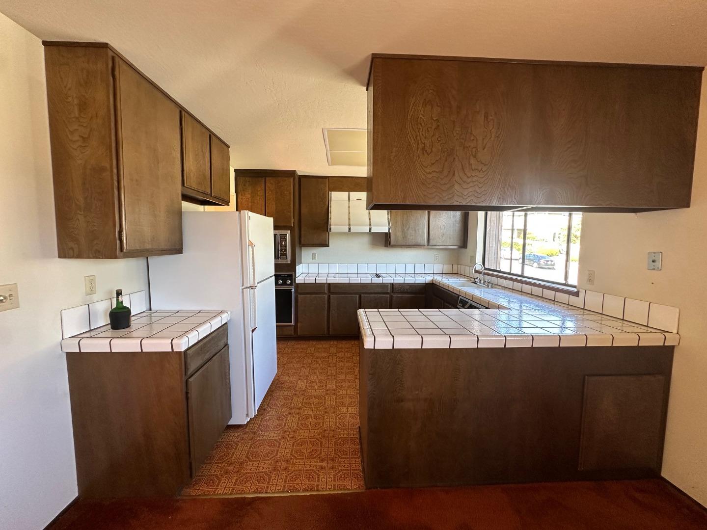 Detail Gallery Image 7 of 13 For 563 El Granada Blvd, Half Moon Bay,  CA 94019 - 3 Beds | 2/1 Baths