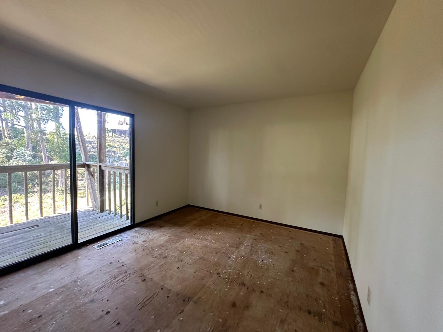 Detail Gallery Image 8 of 13 For 563 El Granada Blvd, Half Moon Bay,  CA 94019 - 3 Beds | 2/1 Baths