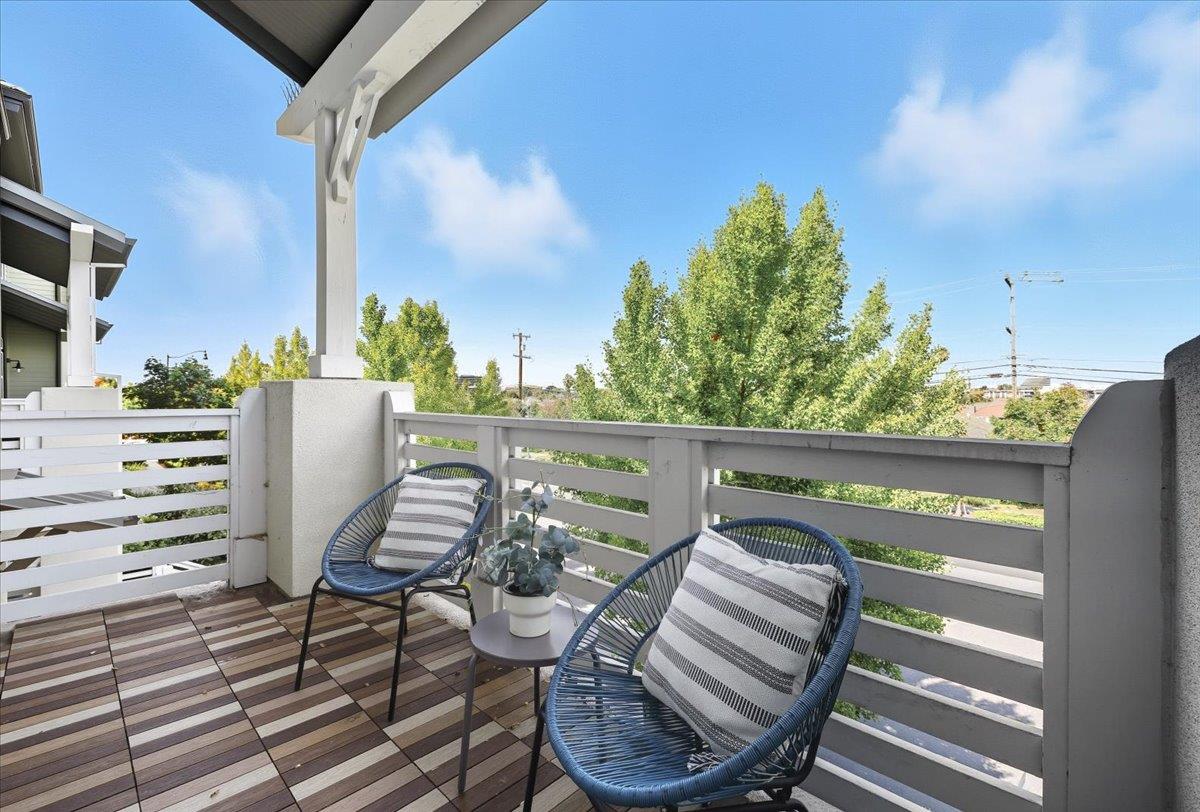 Detail Gallery Image 17 of 37 For 2876 Saratoga Dr, San Mateo,  CA 94403 - 3 Beds | 3 Baths