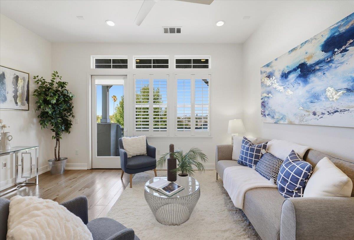 Detail Gallery Image 4 of 37 For 2876 Saratoga Dr, San Mateo,  CA 94403 - 3 Beds | 3 Baths