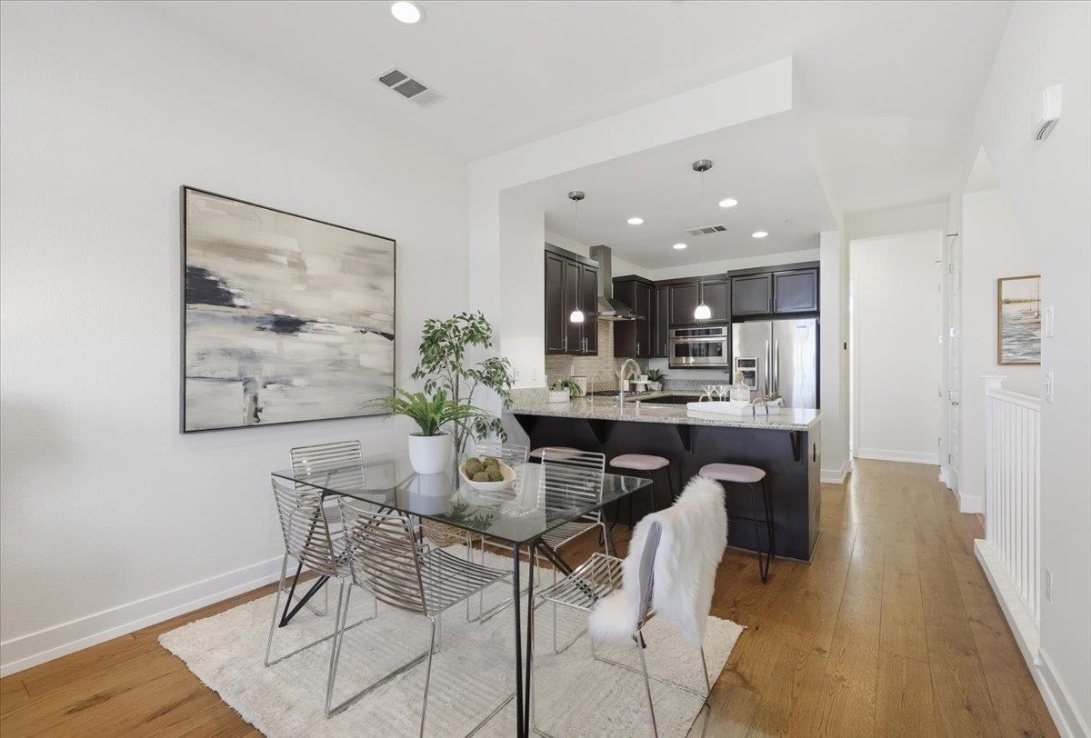 Detail Gallery Image 7 of 37 For 2876 Saratoga Dr, San Mateo,  CA 94403 - 3 Beds | 3 Baths
