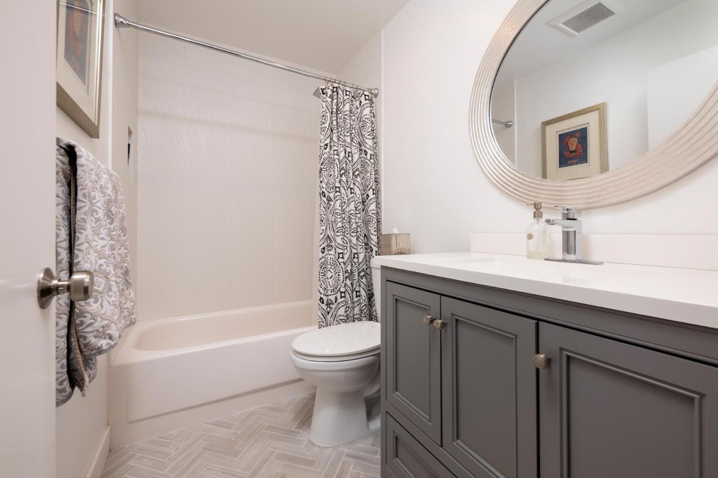 Detail Gallery Image 15 of 17 For 543 Starboard Dr, San Mateo,  CA 94404 - 3 Beds | 2/1 Baths