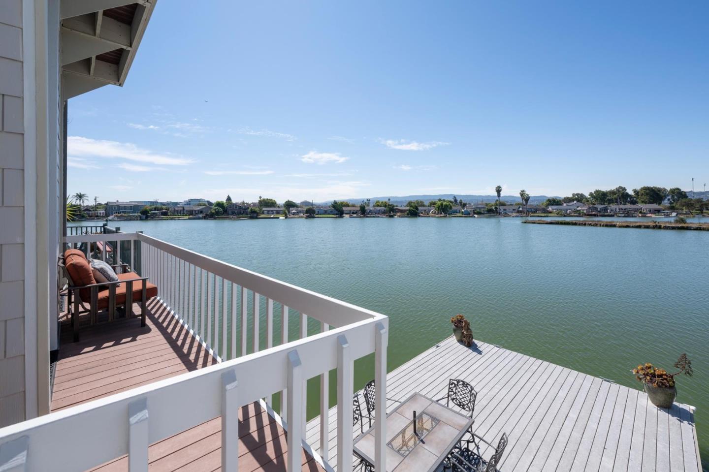Detail Gallery Image 3 of 17 For 543 Starboard Dr, San Mateo,  CA 94404 - 3 Beds | 2/1 Baths