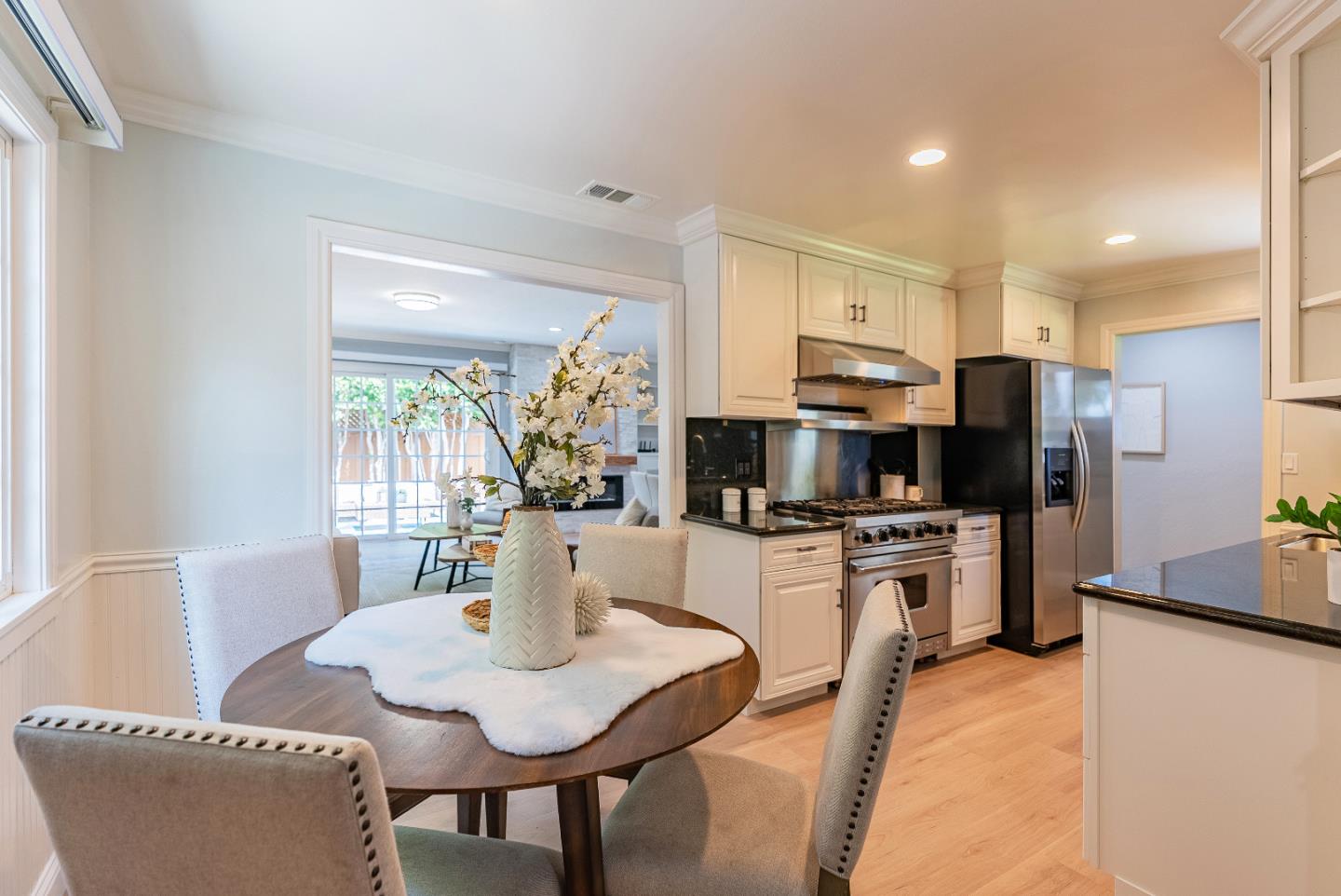 Detail Gallery Image 12 of 36 For 766 Cuesta Dr, Mountain View,  CA 94040 - 3 Beds | 2 Baths
