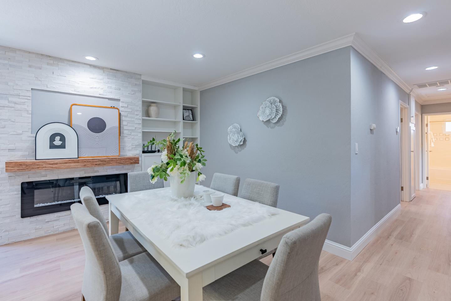 Detail Gallery Image 6 of 36 For 766 Cuesta Dr, Mountain View,  CA 94040 - 3 Beds | 2 Baths