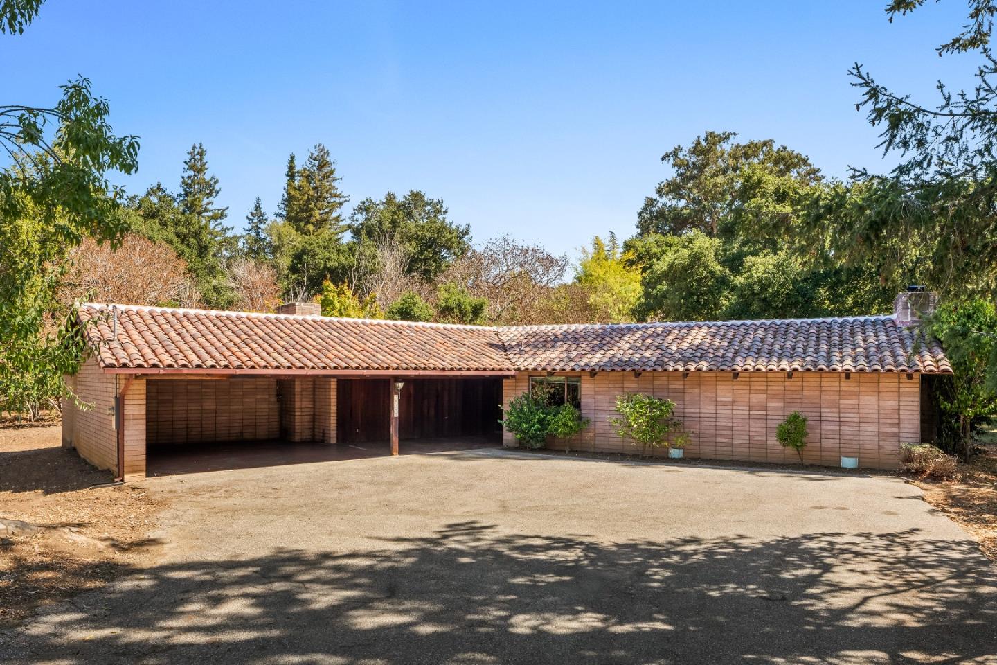 Detail Gallery Image 18 of 21 For 25285 W Fremont Rd, Los Altos Hills,  CA 94022 - 5 Beds | 3 Baths