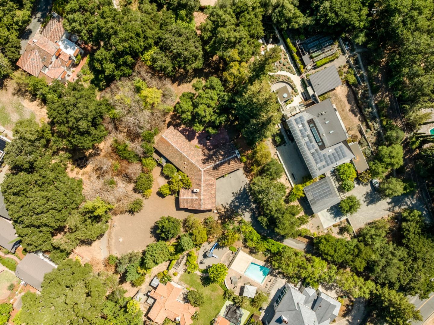 Detail Gallery Image 3 of 21 For 25285 W Fremont Rd, Los Altos Hills,  CA 94022 - 5 Beds | 3 Baths