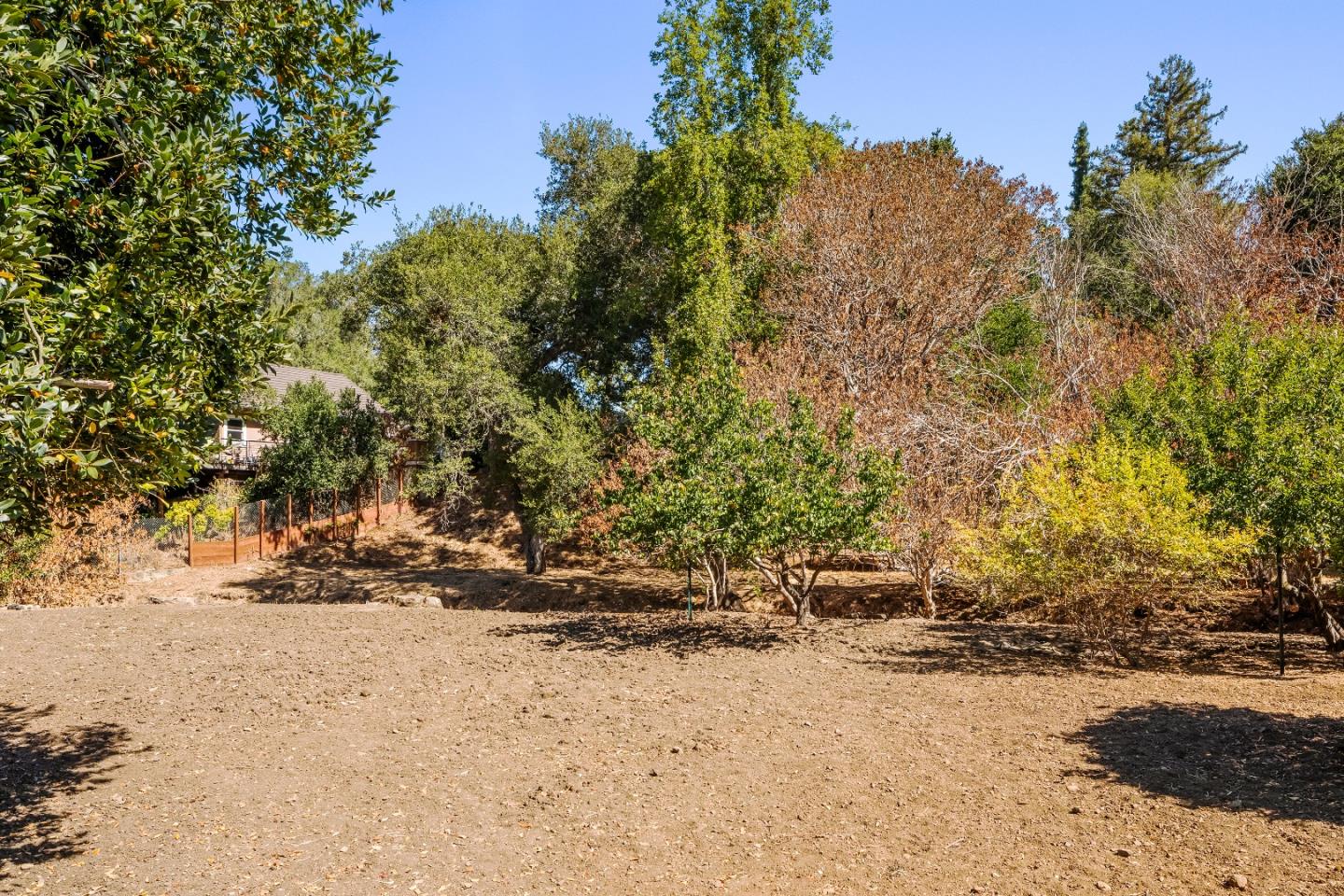 Detail Gallery Image 6 of 21 For 25285 W Fremont Rd, Los Altos Hills,  CA 94022 - 5 Beds | 3 Baths