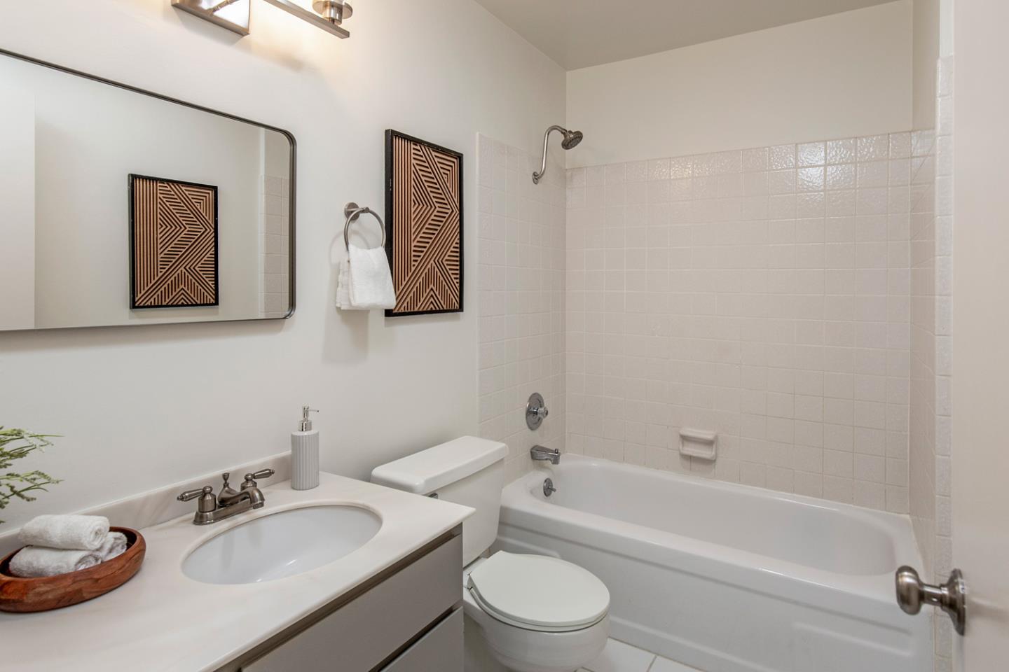 Detail Gallery Image 12 of 23 For 477 Lassen St #9,  Los Altos,  CA 94022 - 2 Beds | 2 Baths