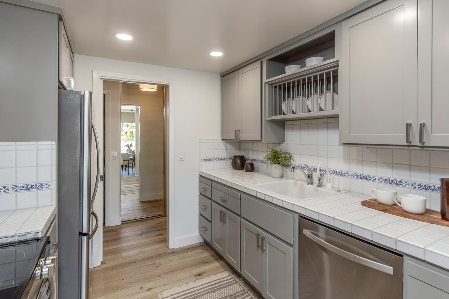 Detail Gallery Image 5 of 23 For 477 Lassen St #9,  Los Altos,  CA 94022 - 2 Beds | 2 Baths