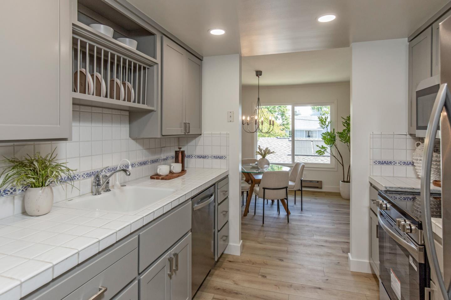 Detail Gallery Image 6 of 23 For 477 Lassen St #9,  Los Altos,  CA 94022 - 2 Beds | 2 Baths