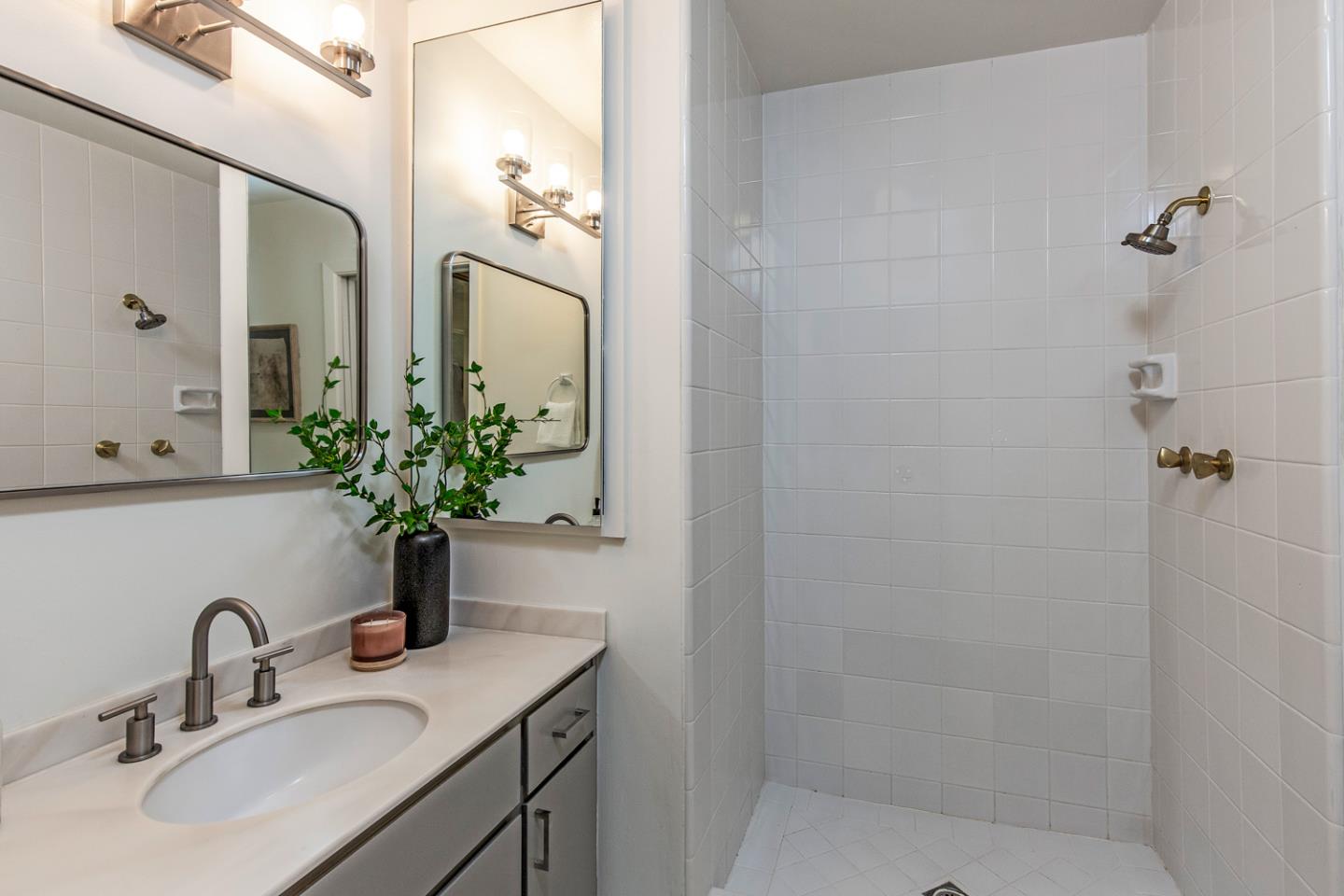 Detail Gallery Image 9 of 23 For 477 Lassen St #9,  Los Altos,  CA 94022 - 2 Beds | 2 Baths