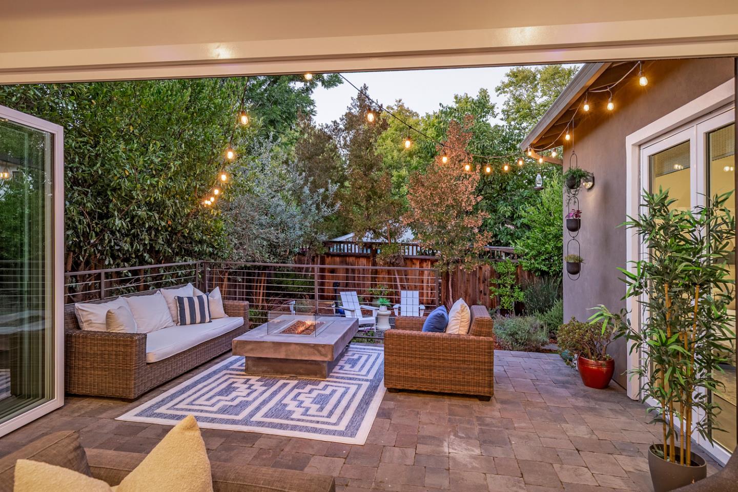 Detail Gallery Image 16 of 44 For 1848 Peacock Ave, Mountain View,  CA 94043 - 4 Beds | 3/1 Baths