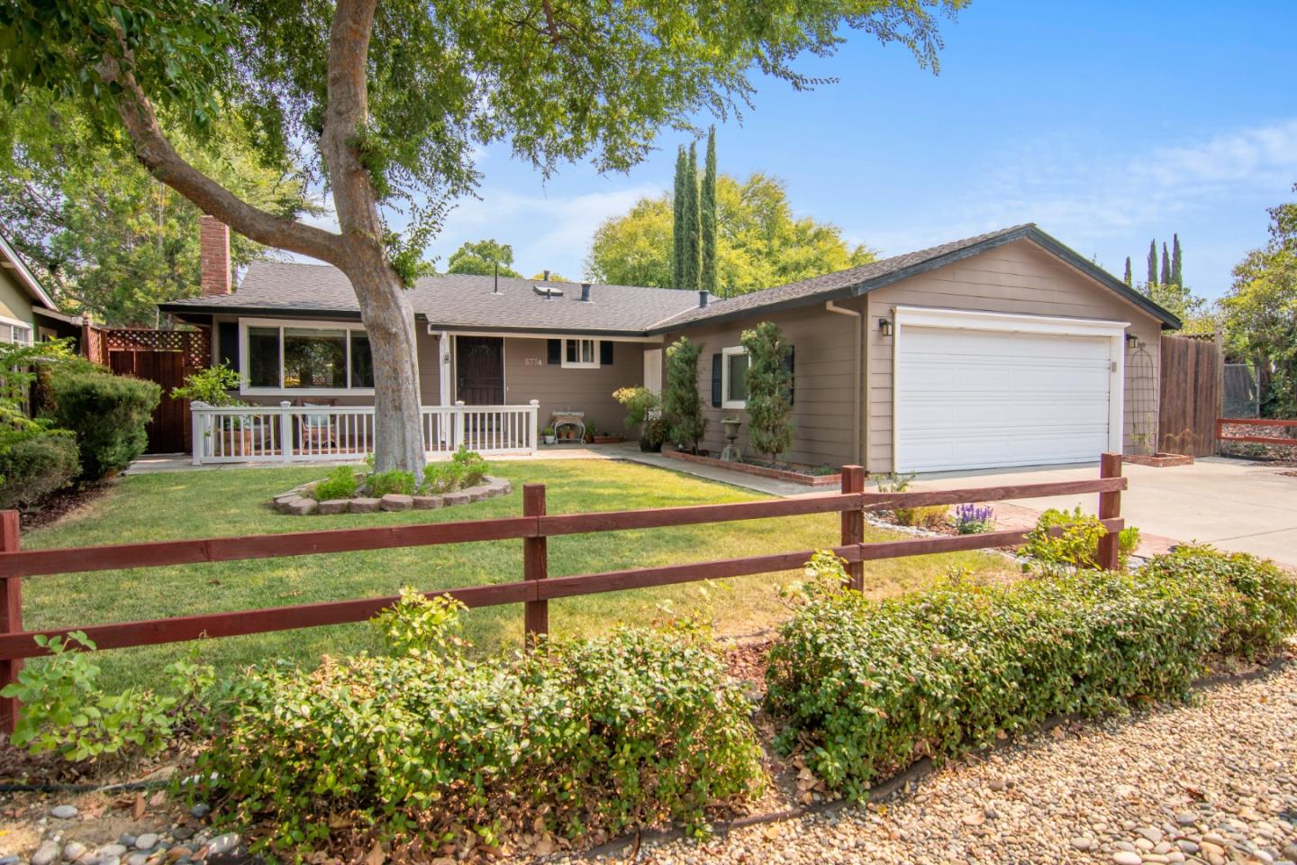 Detail Gallery Image 4 of 20 For 5774 Lilac Blossom Ln, San Jose,  CA 95124 - 3 Beds | 2 Baths