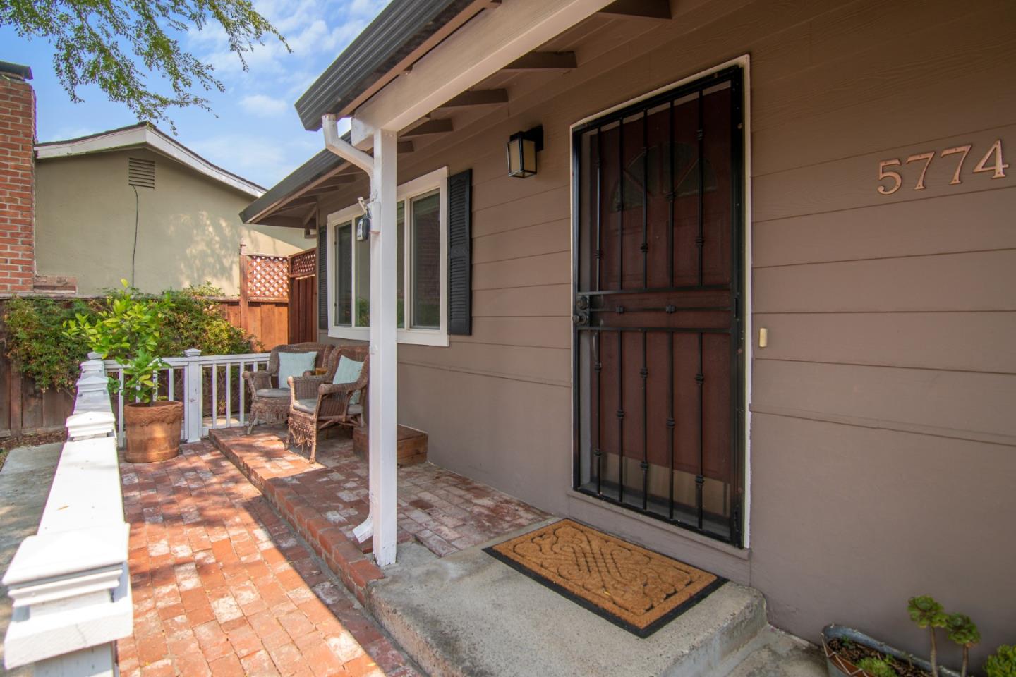 Detail Gallery Image 6 of 20 For 5774 Lilac Blossom Ln, San Jose,  CA 95124 - 3 Beds | 2 Baths