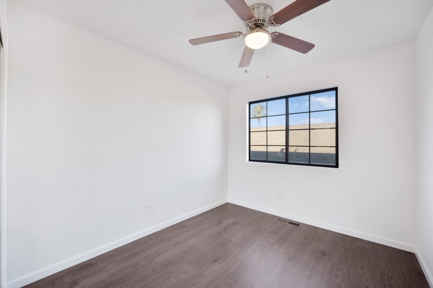 Detail Gallery Image 10 of 22 For 160 Gibson Dr #20,  Hollister,  CA 95023 - 3 Beds | 1/1 Baths
